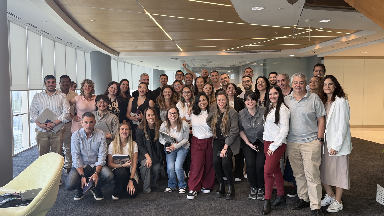 Equipo Zripi junto a participantes de formación y agilidad organizacional