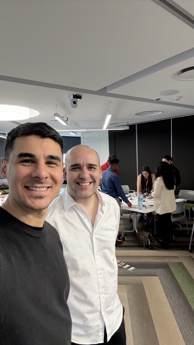 Damián Minniti y Sebastián Lopreto en jornada de workshop ágil con los equipos