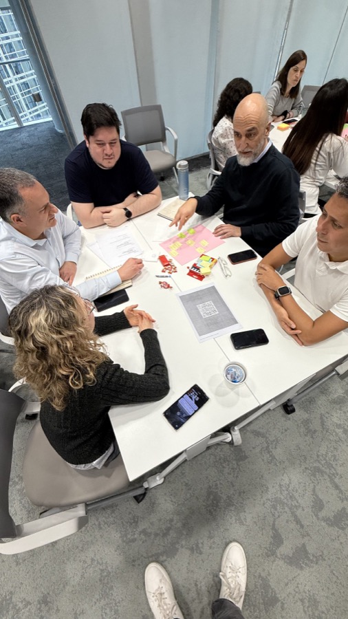 Dinámica vivencial con tarjetas y simulación de flujo de trabajo
